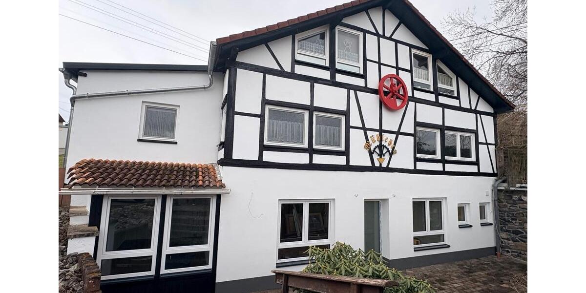 Erdgeschoßwohnung Hattert - 4 Zimmer, 120 m&sup2;, 1.000&euro; | Angebot:25893772