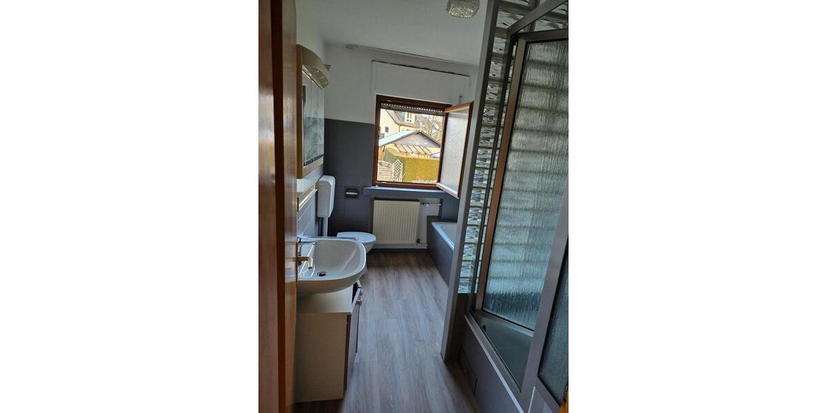 Etagenwohnung Steinebach/Sieg Sieg - 4 Zimmer, 125 m&sup2;, 1.050&euro; | Angebot:25104277