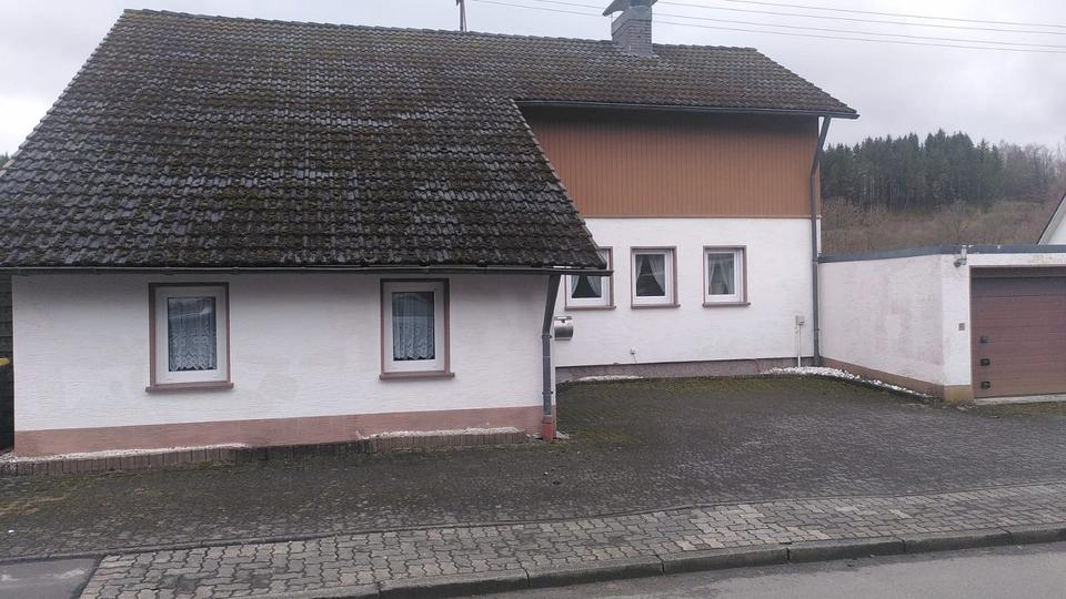 Einfamilienhaus Hilchenbach - 10 Zimmer, 300 m&sup2;, 300.000&euro; | Angebot:25982484