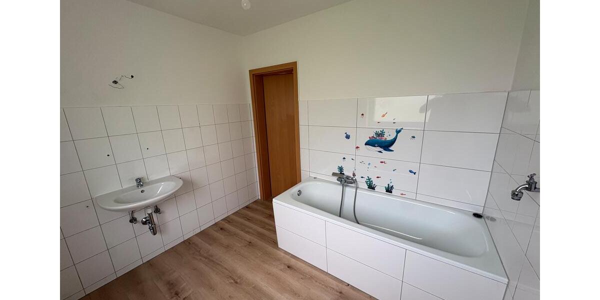 Etagenwohnung Freudenberg - 3 Zimmer, 85 m&sup2;, 680&euro; | Angebot:26040079