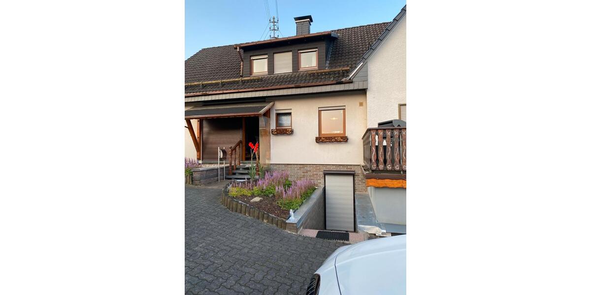 Doppelhaushälfte Netphen - 7 Zimmer, 120 m&sup2;, 310.000&euro; | Angebot:24708882