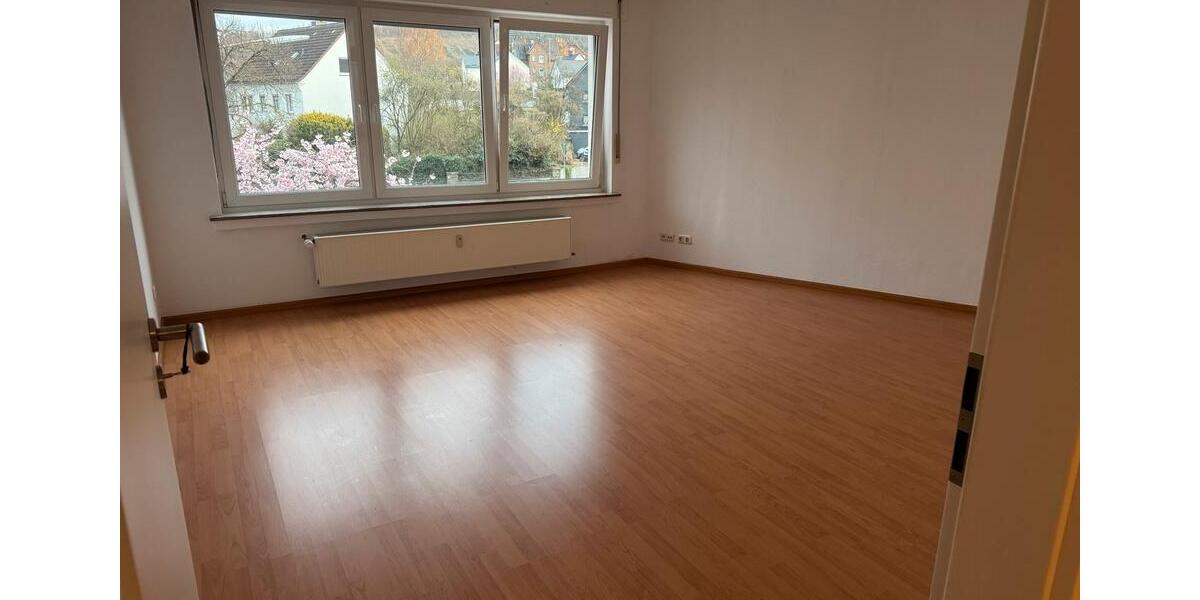 Etagenwohnung Siegen Dillnhütten - 2 Zimmer, 90 m&sup2;, 870&euro; | Angebot:25872745