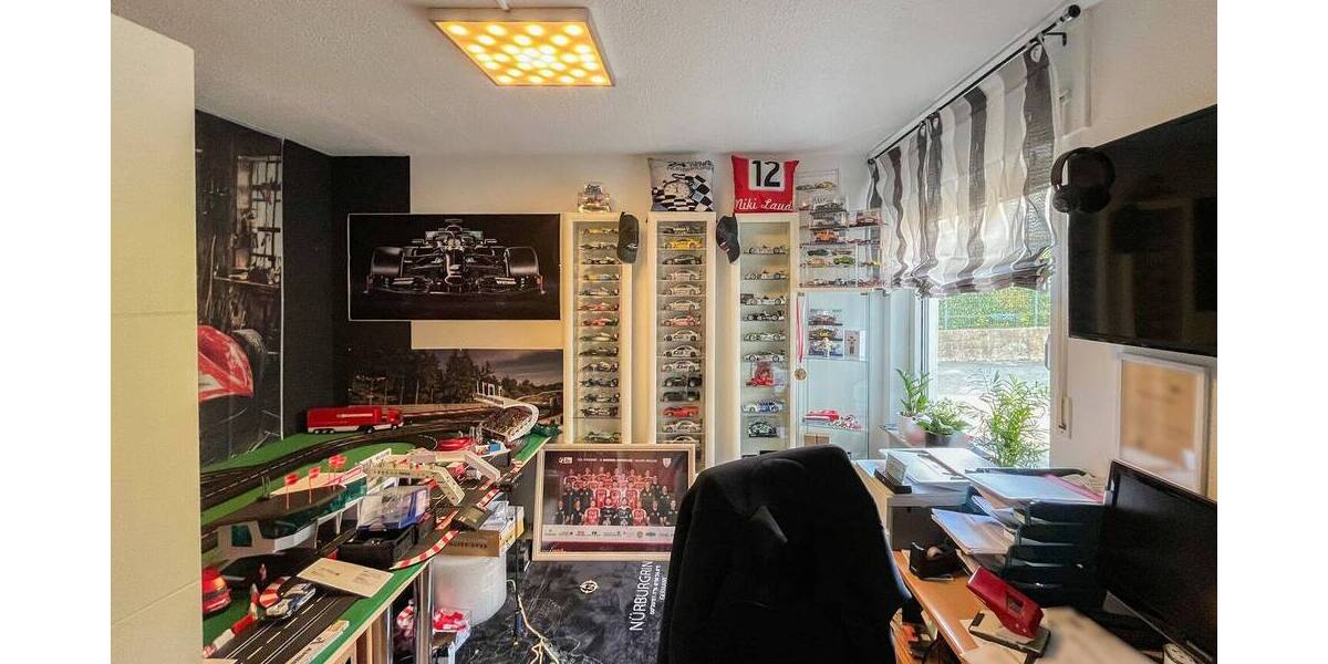 Etagenwohnung Kreuztal - 4 Zimmer, 121 m&sup2;, 299.000&euro; | Angebot:26015121