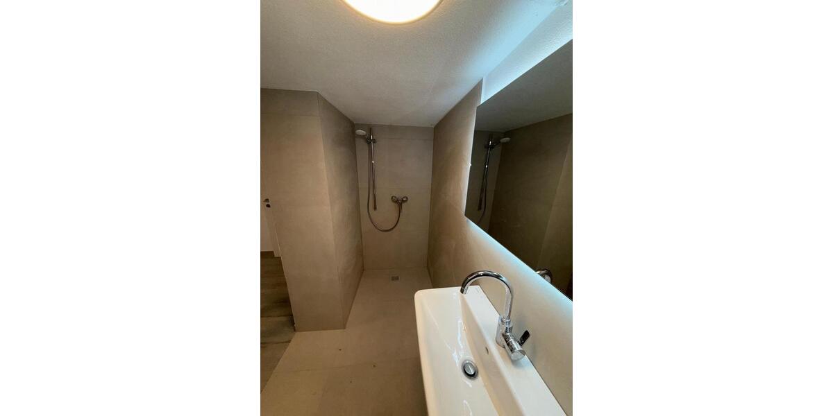 Etagenwohnung Netphen - 7 Zimmer, 180 m&sup2;, 1.980&euro; | Angebot:25921633