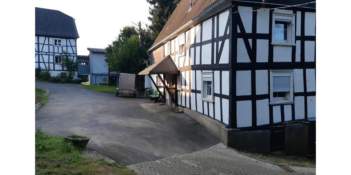 Einfamilienhaus Reichshof - 10 Zimmer, 250 m&sup2;, 295.000&euro; | Angebot:25422678