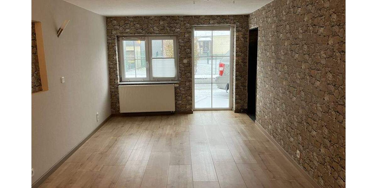 Einfamilienhaus Weitefeld - 5 Zimmer, 124 m&sup2;, 150.000&euro; | Angebot:25685049