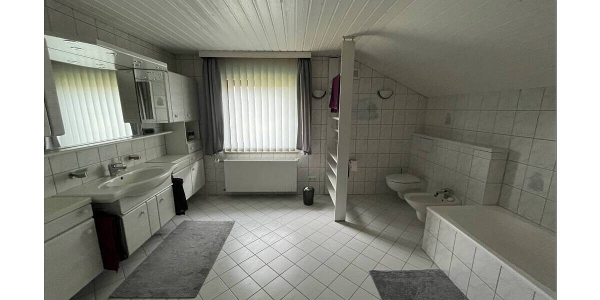 Einfamilienhaus Eschenburg Eibelshausen - 7 Zimmer, 225 m&sup2;, 435.000&euro; | Angebot:25667775