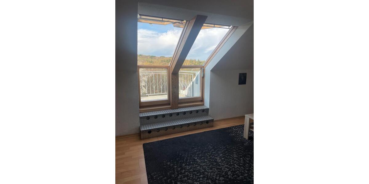 Dachgeschoßwohnung Siegen Dillnhütten - 2 Zimmer, 65 m&sup2;, 600&euro; | Angebot:26061437
