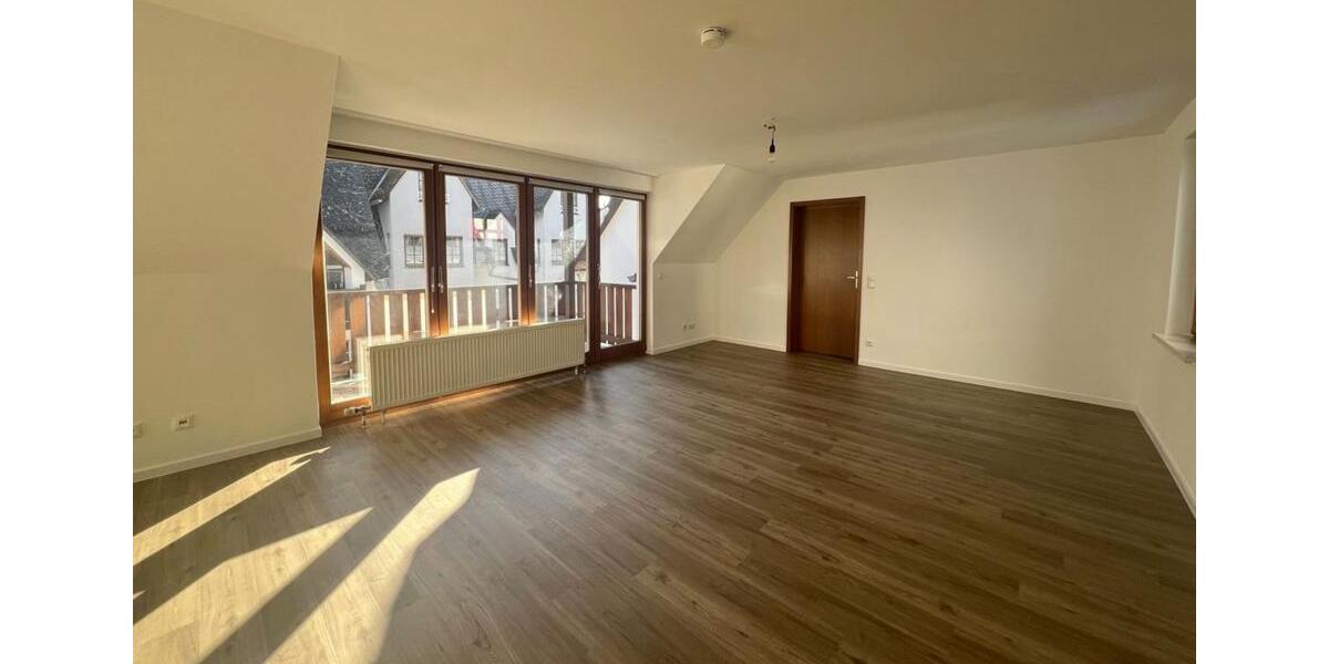 Dachgeschoßwohnung Dillenburg - 3 Zimmer, 93 m&sup2;, 720&euro; | Angebot:24393740