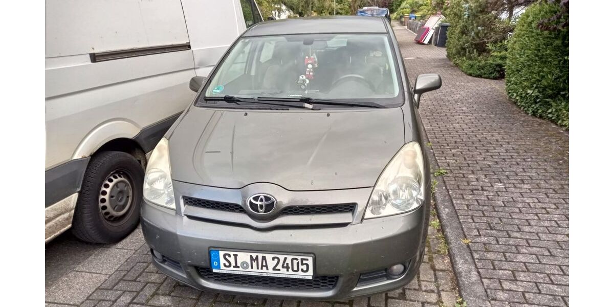 Toyota Corolla Verso 176.000 km 4.000 &euro; Burbach 57299