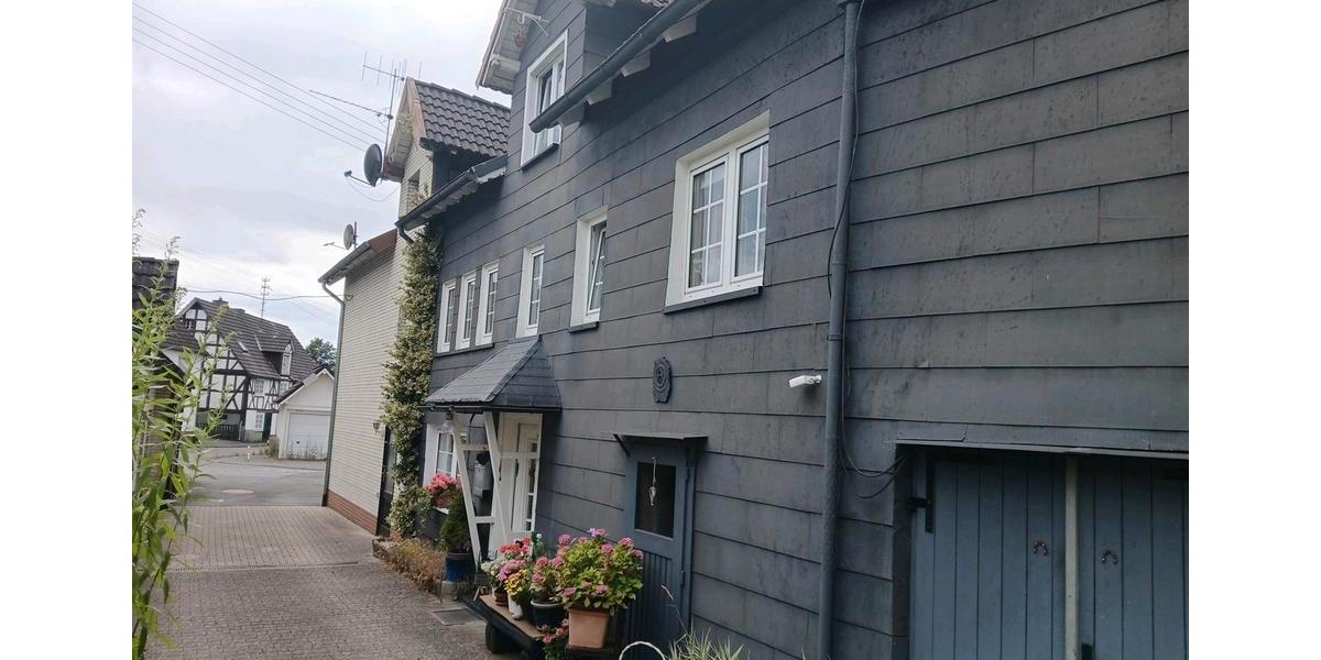 Doppelhaushälfte Kreuztal - 12 Zimmer, 130 m&sup2;, 200.000&euro; | Angebot:27095782