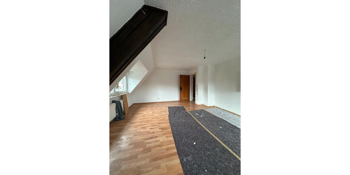 Dachgeschoßwohnung Siegen Dillnhütten - 2 Zimmer, 70 m&sup2;, 600&euro; | Angebot:26485677