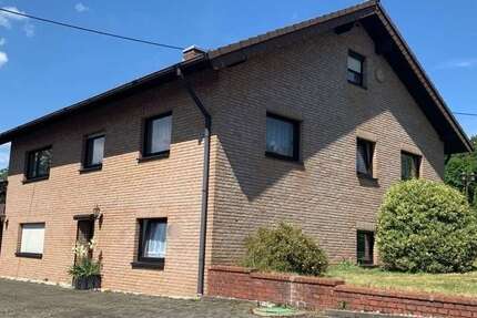 Haus Kausen - 9 Zimmer, 242 m&sup2;, 285.000&euro; | Angebot:25203741