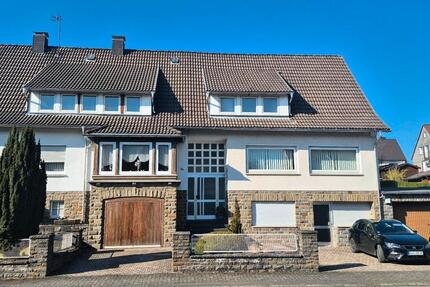 Haus Erndtebrück - 11 Zimmer, 250 m&sup2;, 370.000&euro; | Angebot:25920090