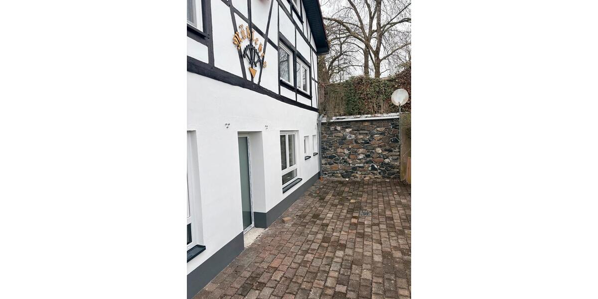 Erdgeschoßwohnung Hattert - 4 Zimmer, 120 m&sup2;, 1.000&euro; | Angebot:25893772