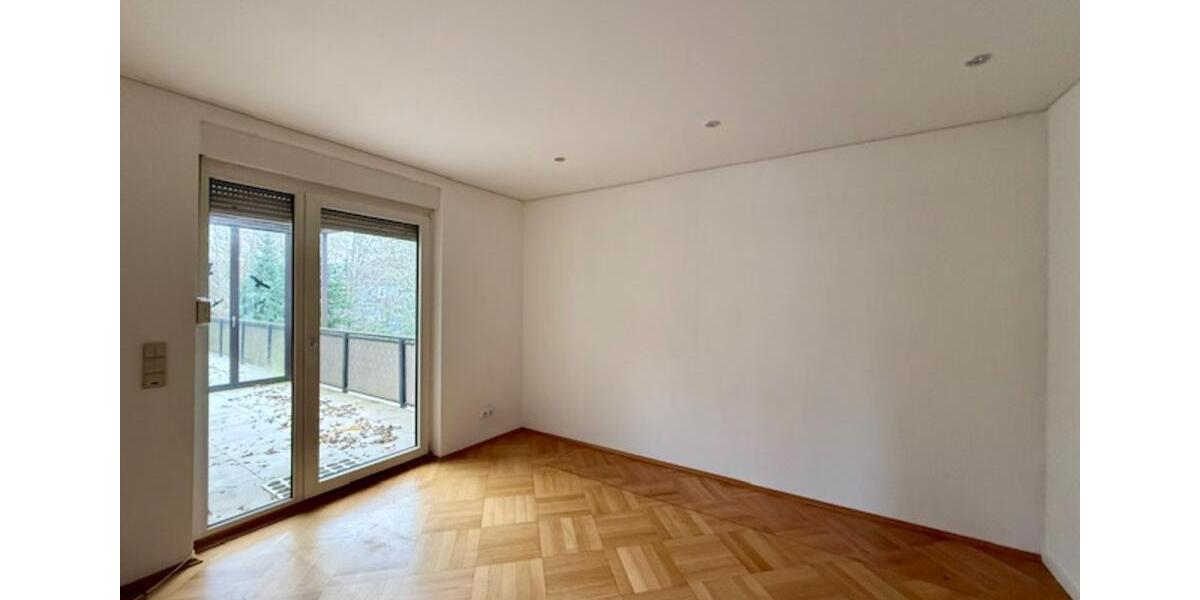 Etagenwohnung Siegen Eiserfeld - 8 Zimmer, 171 m&sup2;, 2.050&euro; | Angebot:25721985