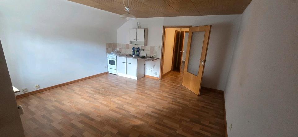 Dachgeschoßwohnung Siegen Eiserfeld - 1 Zimmer, 35 m&sup2;, 500&euro; | Angebot:25262495