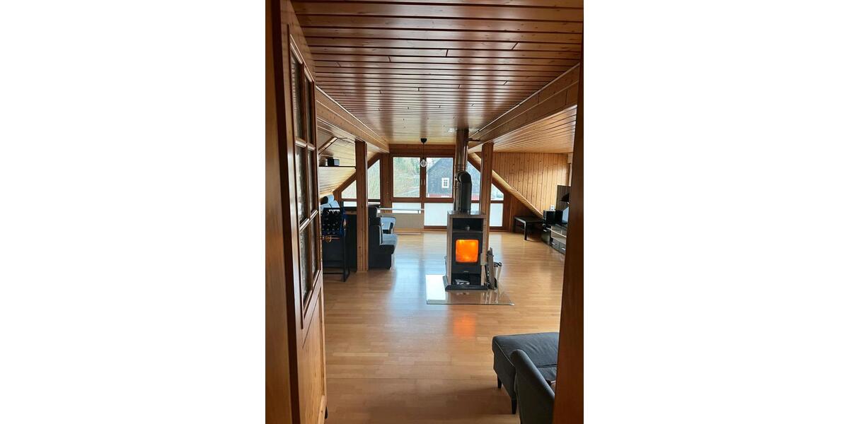 Dachgeschoßwohnung Eschenburg - 6 Zimmer, 130 m&sup2;, 900&euro; | Angebot:25220160