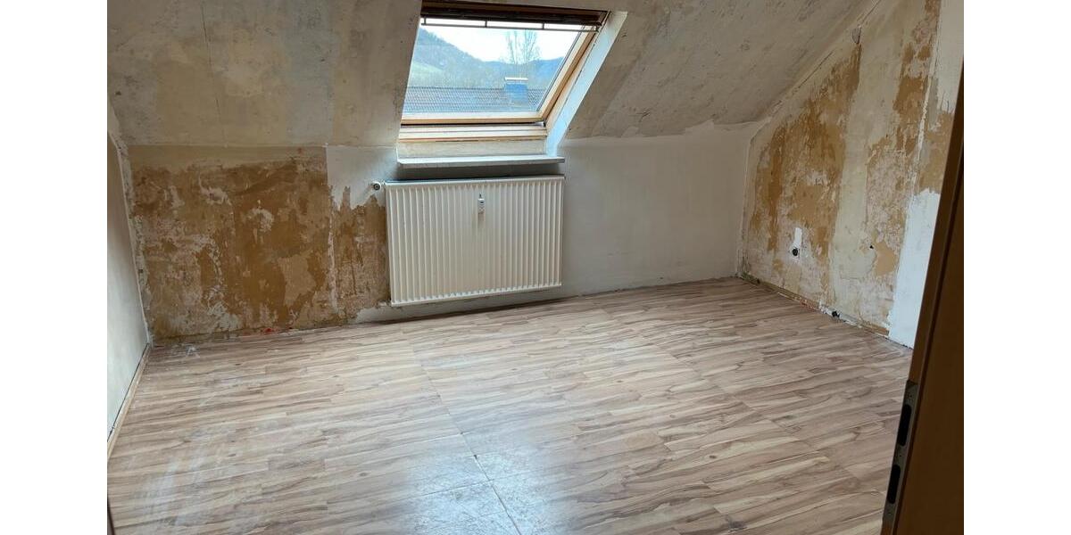 Dachgeschoßwohnung Lennestadt - 1 Zimmer, 60 m&sup2;, 400&euro; | Angebot:25784070