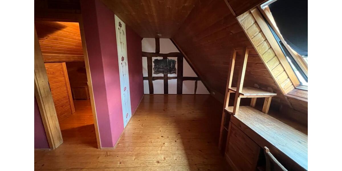 Reihenhaus Weitefeld - 7 Zimmer, 114 m&sup2;, 75.000&euro; | Angebot:26521092