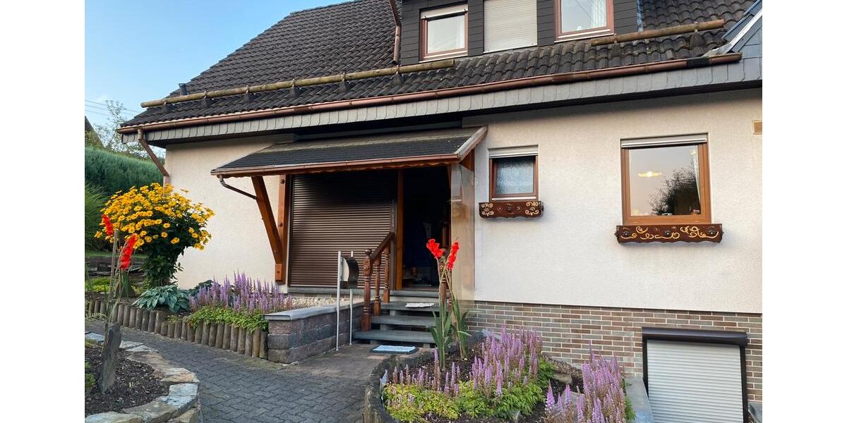 Doppelhaushälfte Netphen - 7 Zimmer, 120 m&sup2;, 310.000&euro; | Angebot:24708882