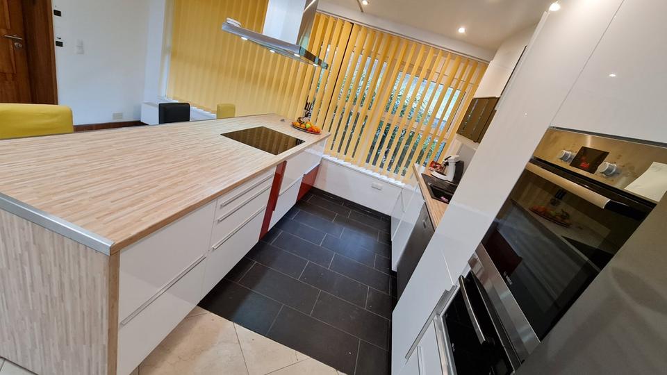 Erdgeschoßwohnung Siegen - 4 Zimmer, 140 m&sup2;, 1.350&euro; | Angebot:26038156