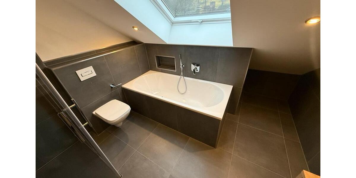 Dachgeschoßwohnung Siegen - 4 Zimmer, 103 m&sup2;, 1.200&euro; | Angebot:25402751