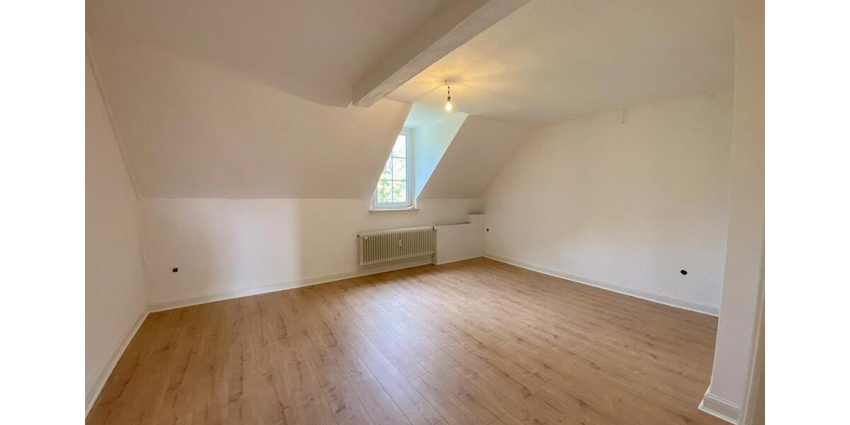 Dachgeschoßwohnung Morsbach - 4 Zimmer, 155 m&sup2;, 1.000&euro; | Angebot:23181341