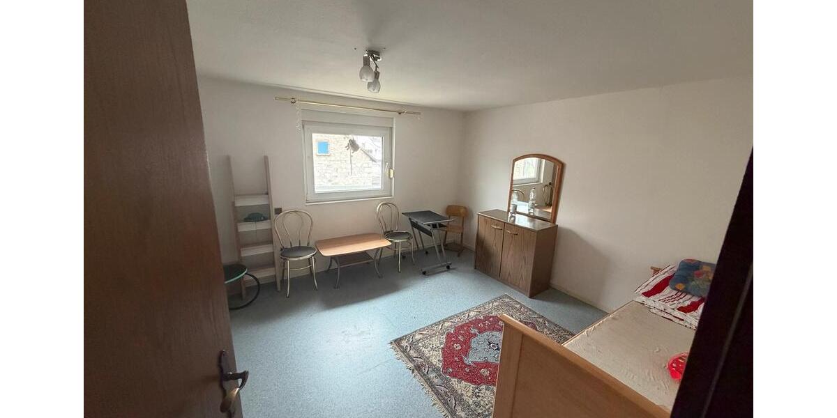 Etagenwohnung Dillenburg - 8 Zimmer, 147 m&sup2;, 800&euro; | Angebot:26035436