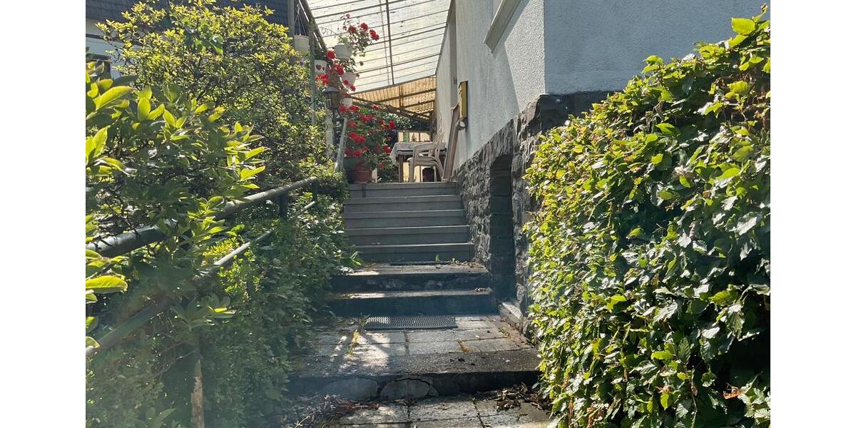 Einfamilienhaus Waldbröl - 8 Zimmer, 150 m&sup2;, 220.000&euro; | Angebot:26061112