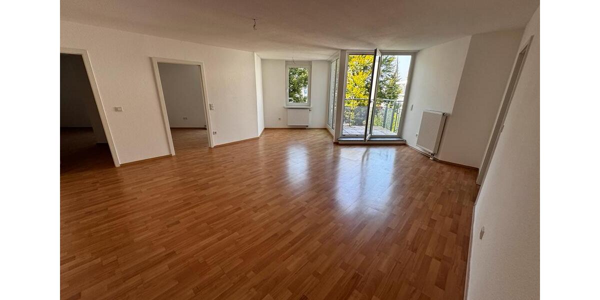 Etagenwohnung Siegen - 3 Zimmer, 81 m&sup2;, 725&euro; | Angebot:25635955