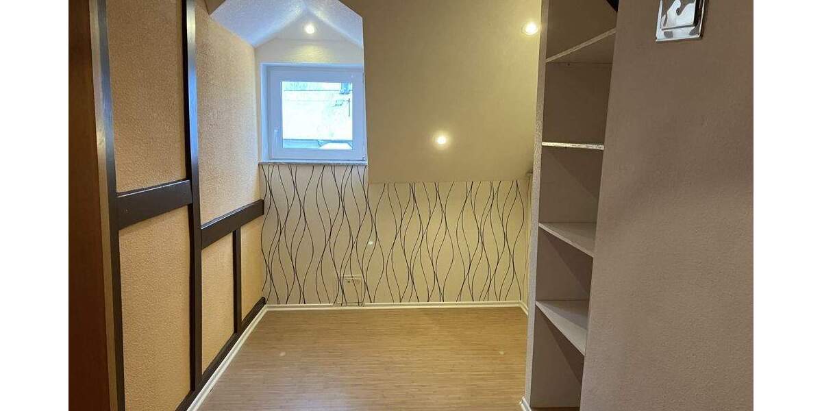 Einfamilienhaus Weitefeld - 5 Zimmer, 124 m&sup2;, 150.000&euro; | Angebot:25685049