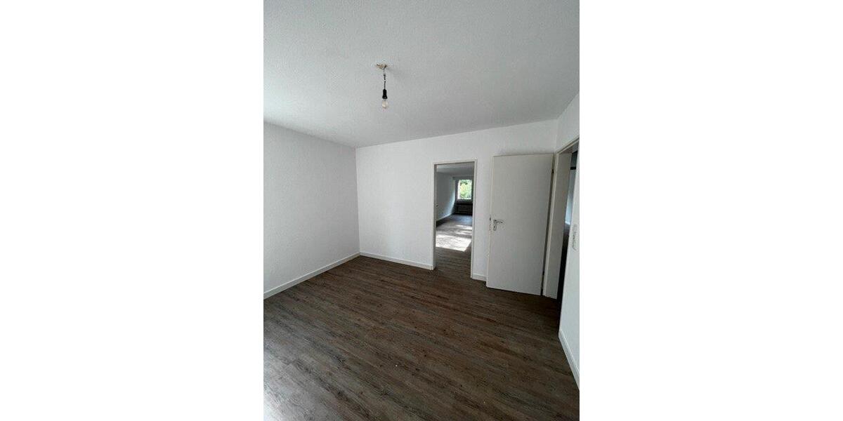 Etagenwohnung Siegen Dillnhütten - 4 Zimmer, 143 m&sup2;, 1.050&euro; | Angebot:26422038