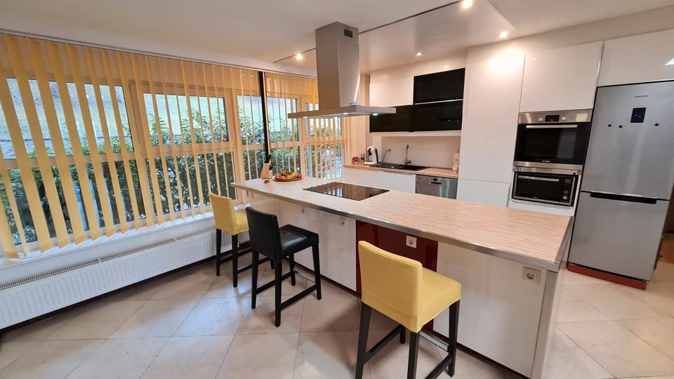 Erdgeschoßwohnung Siegen - 4 Zimmer, 140 m&sup2;, 1.350&euro; | Angebot:26038156