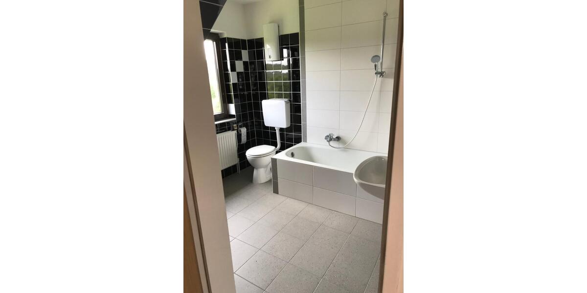 Dachgeschoßwohnung Weitefeld - 3.5 Zimmer, 80 m&sup2;, 660&euro; | Angebot:25931550