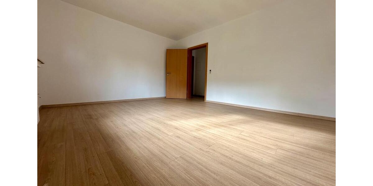 Erdgeschoßwohnung Lennestadt - 3 Zimmer, 100 m&sup2;, 700&euro; | Angebot:25756645
