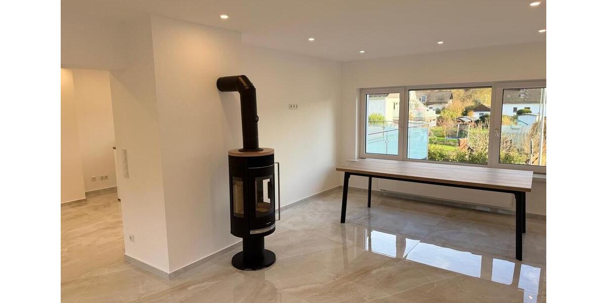 Etagenwohnung Netphen - 7 Zimmer, 180 m&sup2;, 1.980&euro; | Angebot:25921633