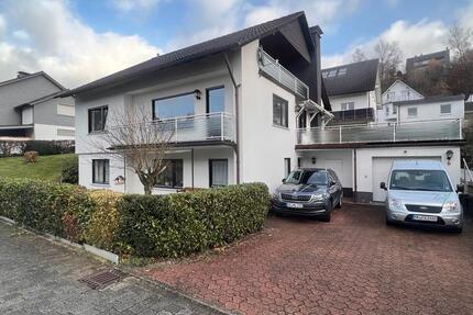 Haus Attendorn - 6 Zimmer, 180 m&sup2;, 1.950&euro; | Angebot:27614876