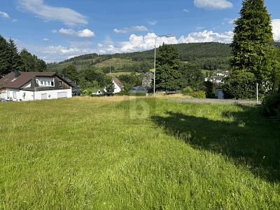 IDYLLISCHES WOHNGLÜCK MIT HERRLICHEM WEITBLICK - Grundstück Kirchhundem | Angebot:27081366