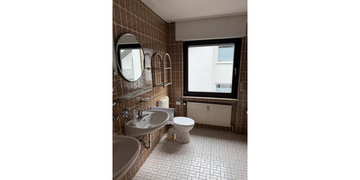 Mehrfamilienhaus, Wohnhaus Siegen Dillnhütten - 9 Zimmer, 301 m&sup2;, 430.000&euro; | Angebot:25376158