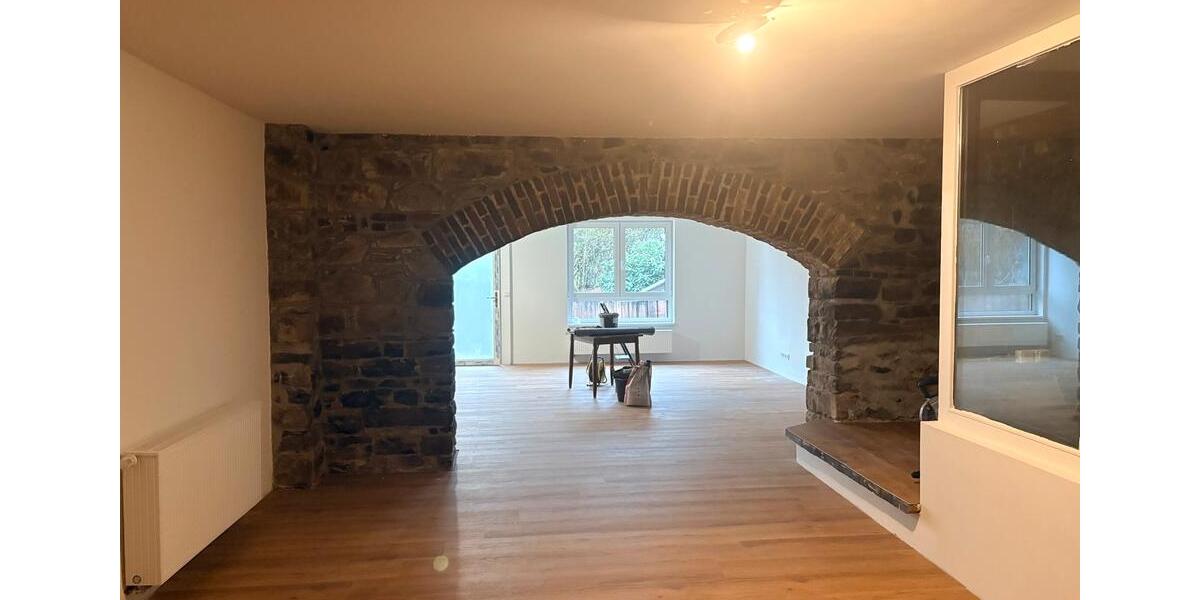 Erdgeschoßwohnung Hattert - 4 Zimmer, 120 m&sup2;, 1.000&euro; | Angebot:25893772