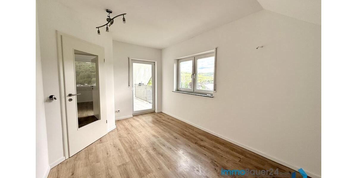 Dachgeschoßwohnung Mudersbach - 3 Zimmer, 99 m&sup2;, 941&euro; | Angebot:26649392