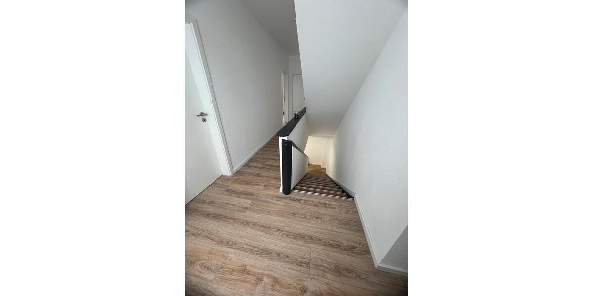 Maisonettenwohnung Siegen - 6 Zimmer, 95 m&sup2;, 1.300&euro; | Angebot:26031676