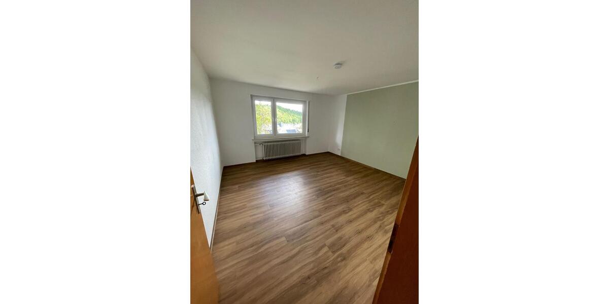 Etagenwohnung Siegen Eiserfeld - 2 Zimmer, 72 m&sup2;, 560&euro; | Angebot:25103835