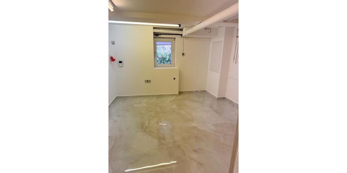 Etagenwohnung Netphen - 7 Zimmer, 180 m&sup2;, 1.980&euro; | Angebot:25921633