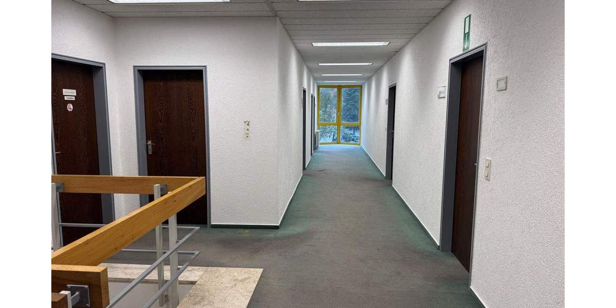 Gewerbeobjekt Hachenburg - 4 Zimmer, 150 m&sup2;, 750&euro; | Angebot:25691859