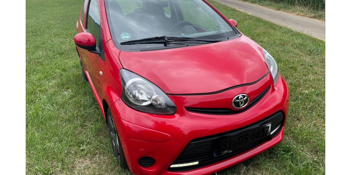 Toyota Aygo (X) 101.000 km 3.990 &euro; Kreuztal 57223
