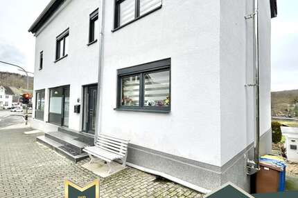 Haus Burbach - 7 Zimmer, 259 m&sup2;, 291.000&euro; | Angebot:19250099