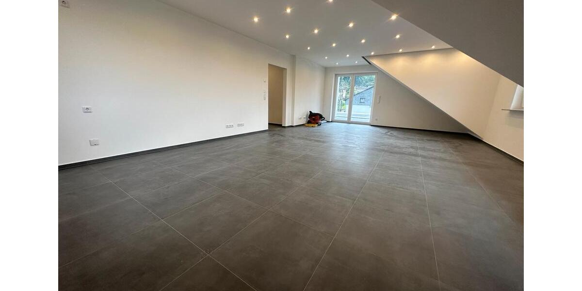 Dachgeschoßwohnung Kirchen (Sieg) - 4 Zimmer, 103 m&sup2;, 1.200&euro; | Angebot:25406971