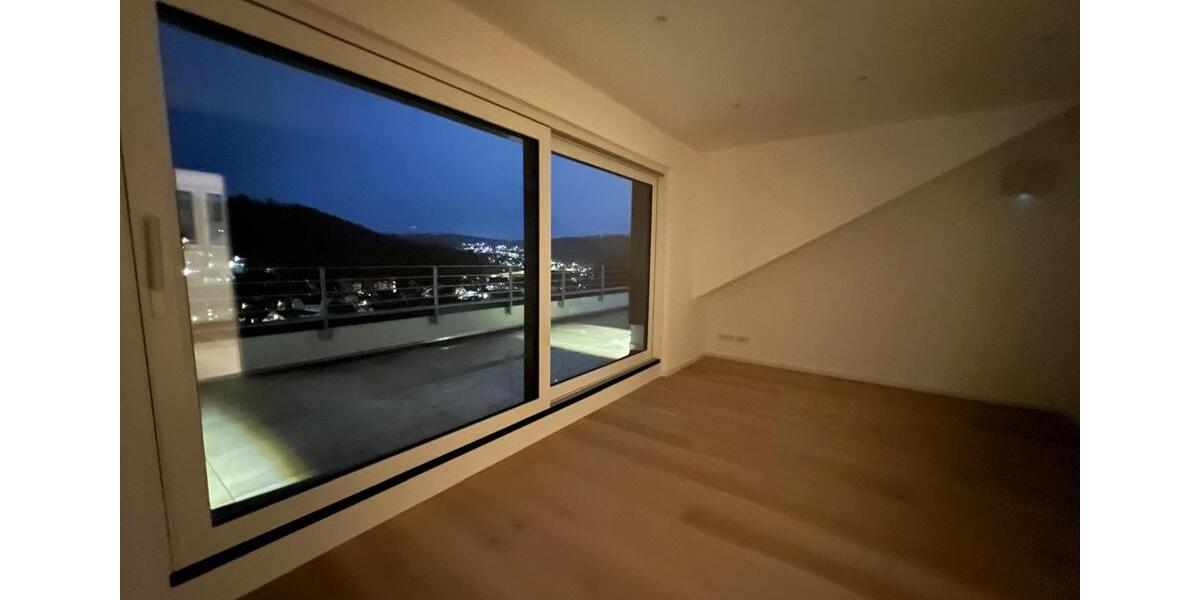 Maisonettenwohnung Siegen - 5 Zimmer, 190 m&sup2;, 1.900&euro; | Angebot:26602676